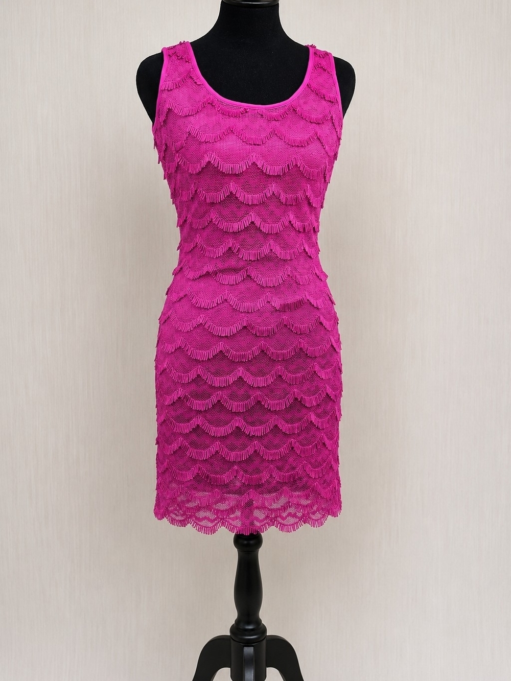 GUESS Pink Fringe Textured Dress Size 2 Bodycon Lined Gold Zip Mini